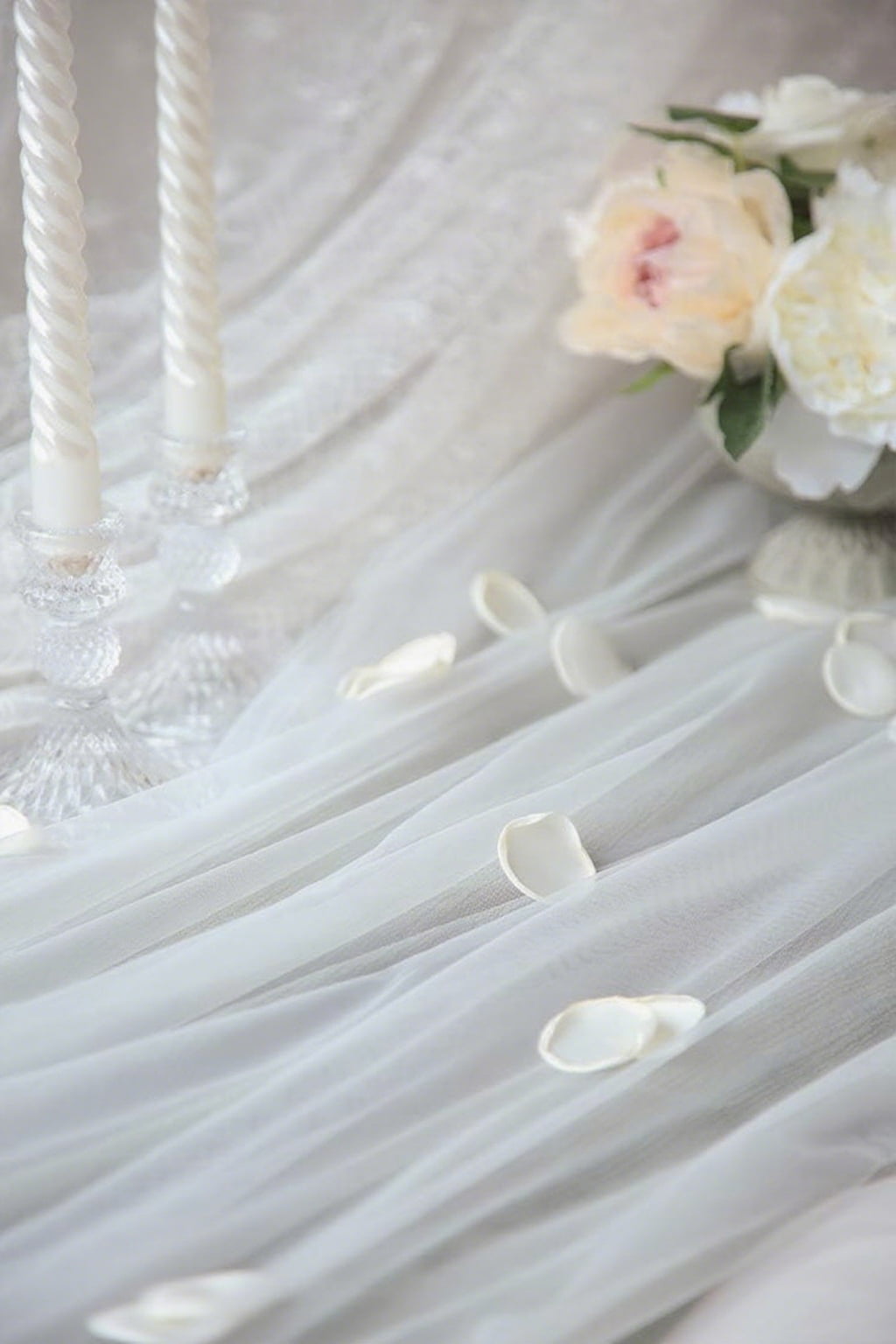 Ayieyill 300pcs Silk Rose Petals Ivory Wedding Decor Artificial Flower Petals Wedding Decorations for Reception