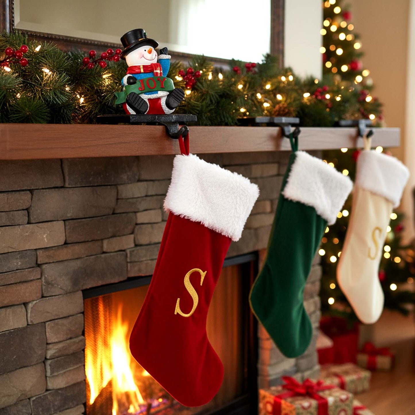 Ayieyill Christmas Santa Claus Stocking Holder, Resin Stocking Holders for Mantle Christmas Decorations