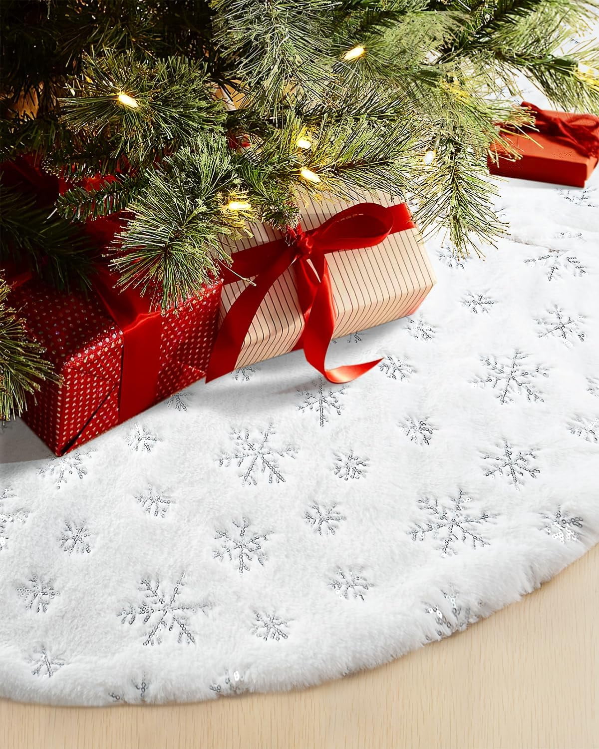 Ayieyill Christmas Tree Skirt, 36 Inches Faux Fur White Christmas Tree Skirt for Christmas Tree Decorations Xmas Tree Skirt