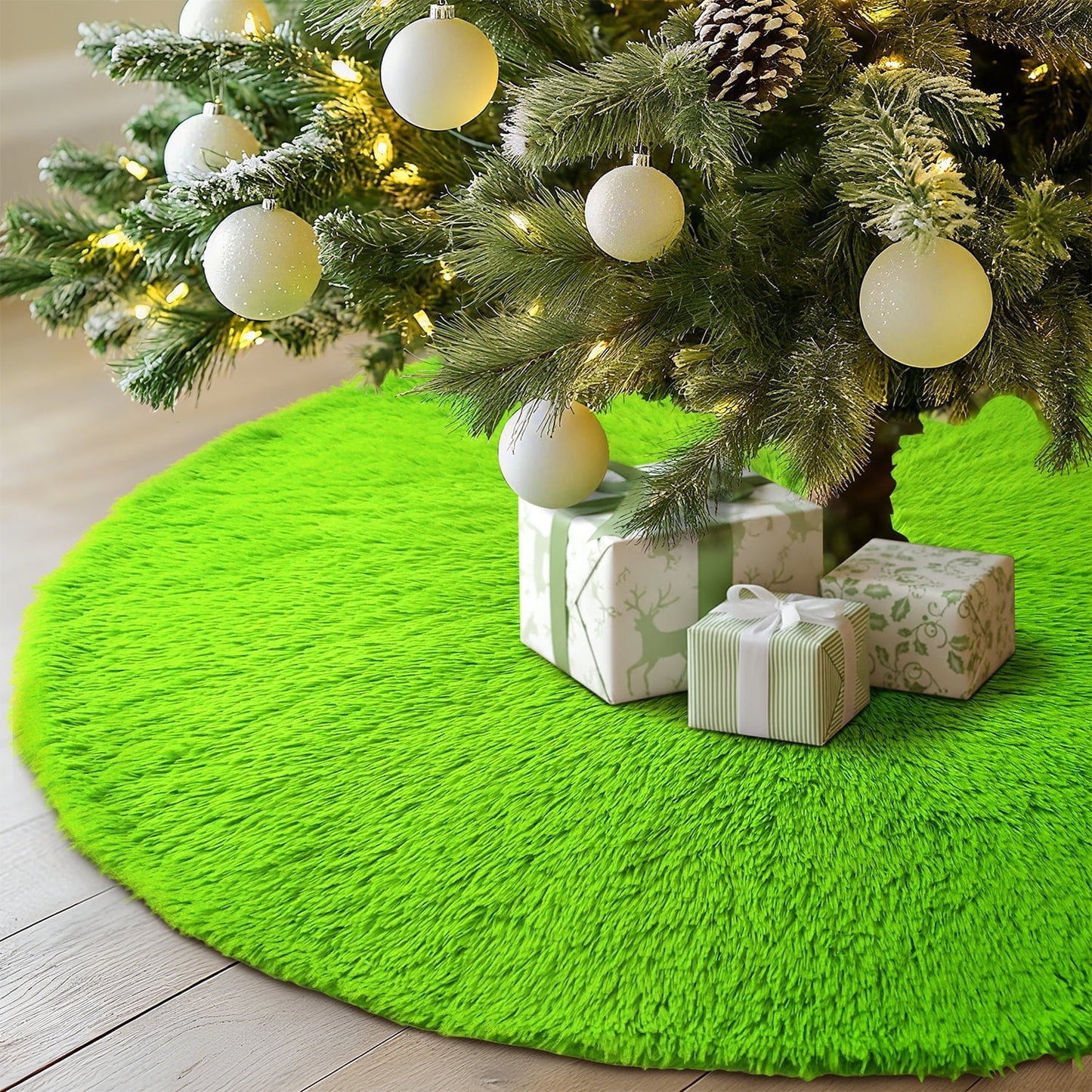 Ayieyill Christmas Tree Skirt, 36 Inches Faux Fur White Christmas Tree Skirt for Christmas Tree Decorations Xmas Tree Skirt