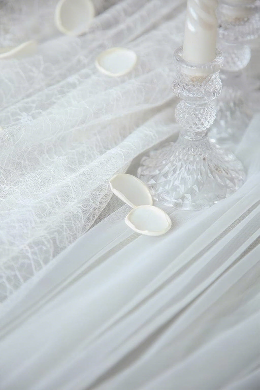 Ayieyill 300pcs Silk Rose Petals Ivory Wedding Decor Artificial Flower Petals Wedding Decorations for Reception