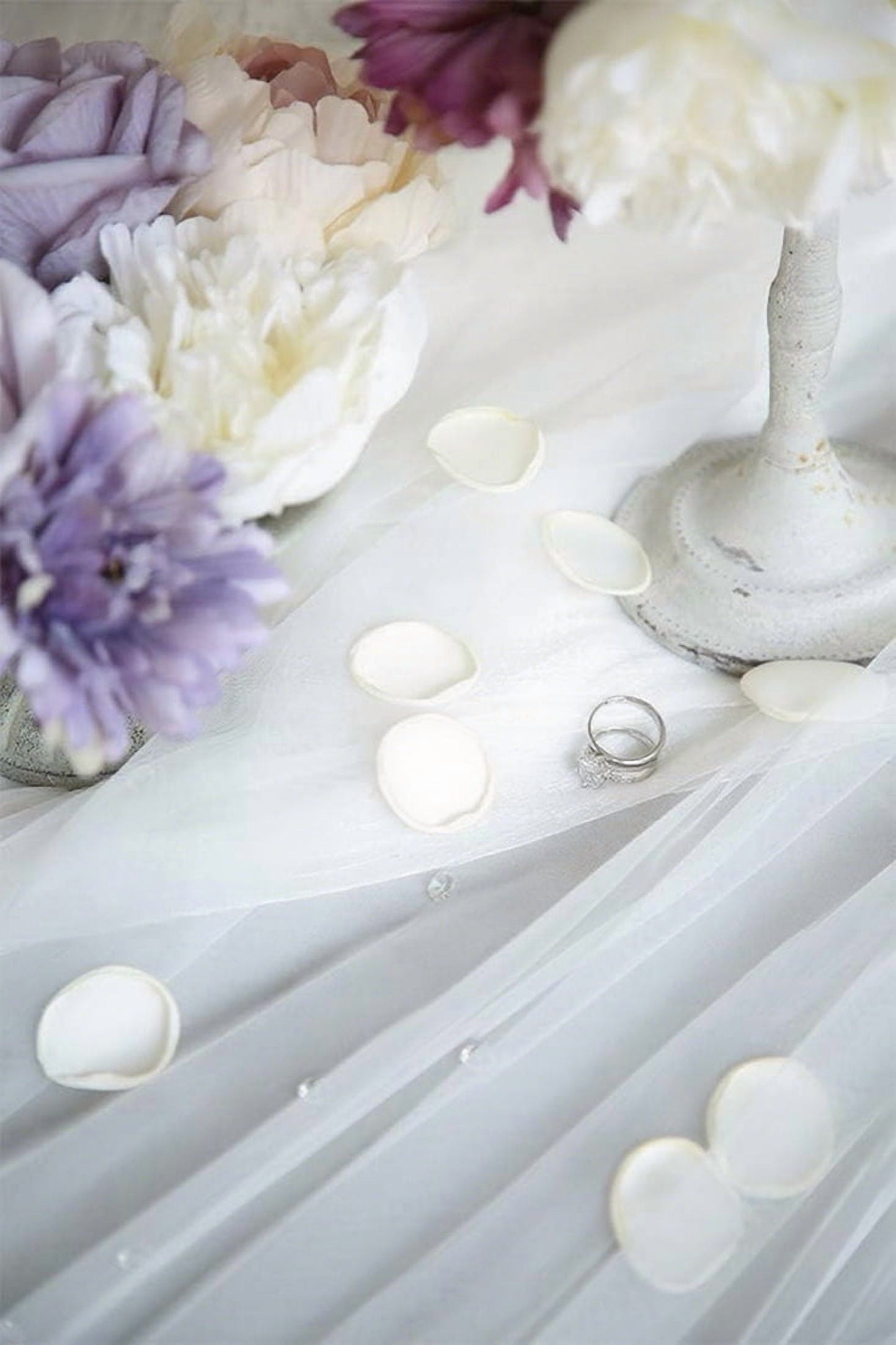 Ayieyill 300pcs Silk Rose Petals Ivory Wedding Decor Artificial Flower Petals Wedding Decorations for Reception